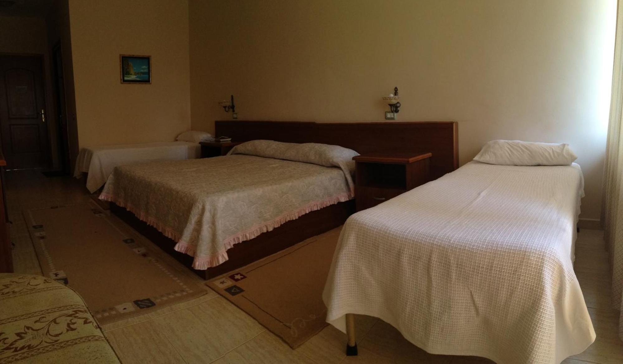 Akropoli Hotel Kryemëdhej Quarto foto