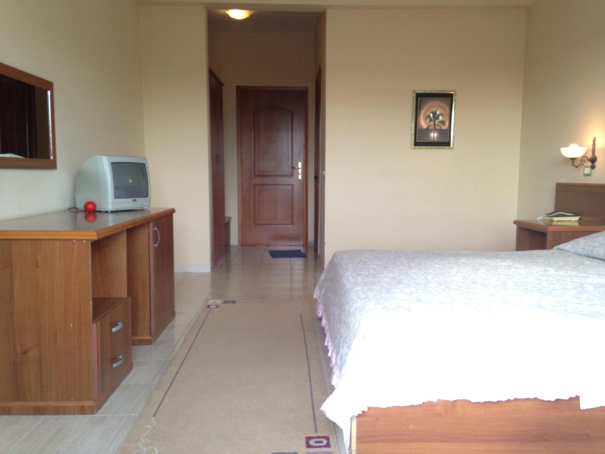 Akropoli Hotel Kryemëdhej Quarto foto