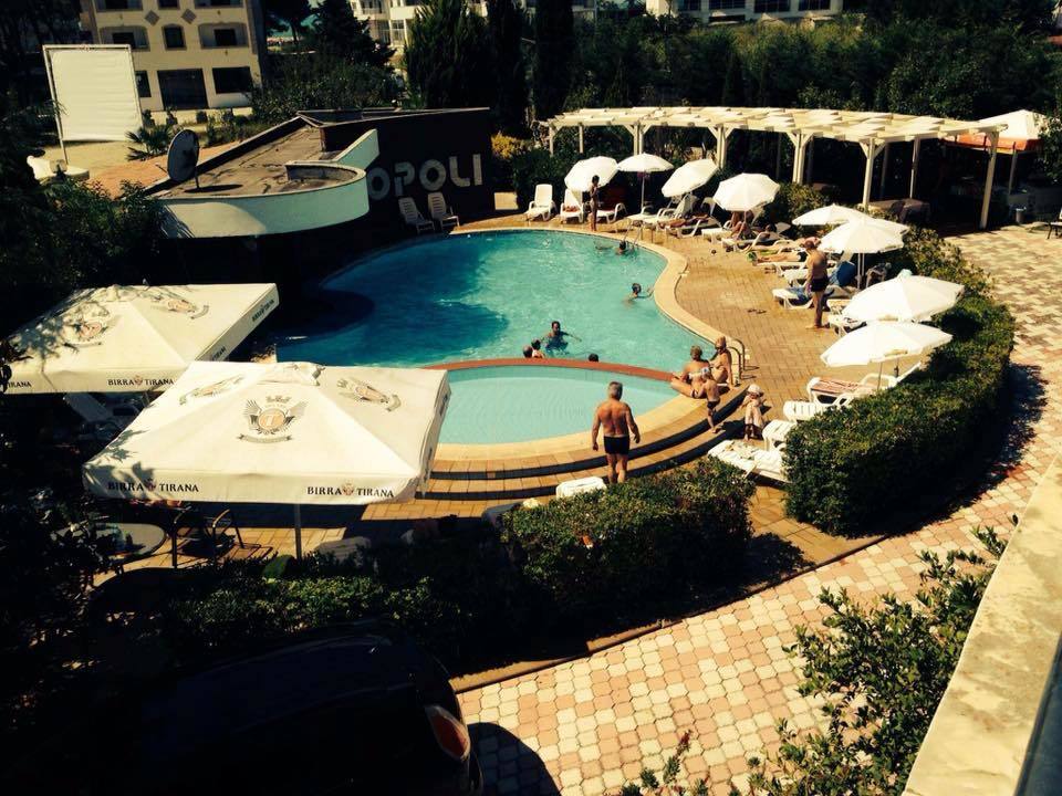 Akropoli Hotel Kryemëdhej Exterior foto