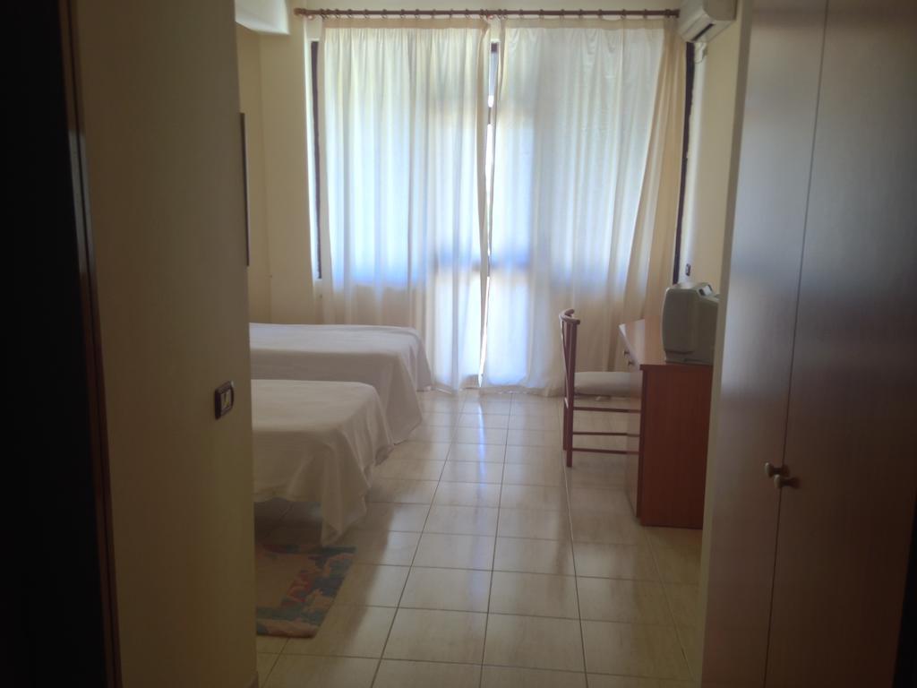 Akropoli Hotel Kryemëdhej Quarto foto