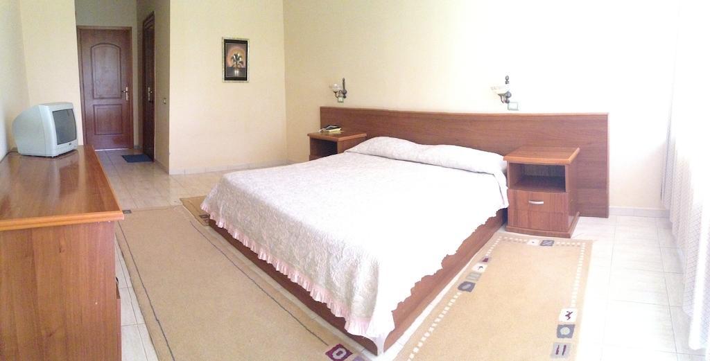 Akropoli Hotel Kryemëdhej Quarto foto