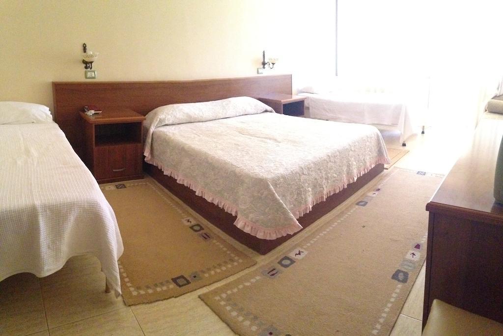 Akropoli Hotel Kryemëdhej Quarto foto